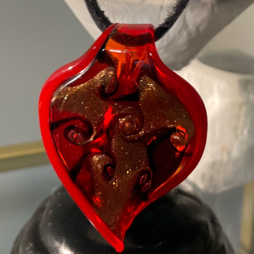 Romantic pendant!beautiful red and gold with  black Necklace leather💗